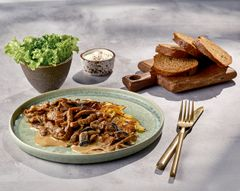 Бефстроганов с&nbsp;белыми грибами