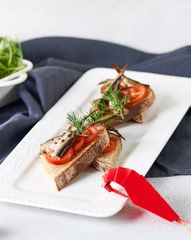 Бутерброды со шпротами