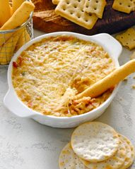 Горячий сырный дип с беконом