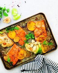 Кета, запеченная с апельсинами и цветной капустой