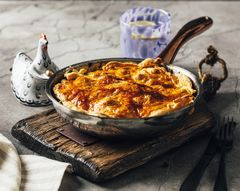 Куриный пирог в сковороде с греческим йогуртом