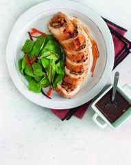 Куриная грудка, фаршированная орехами и сухофруктами