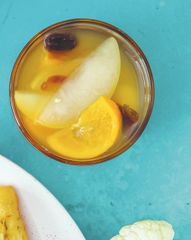 Компот из сухофруктов, мандаринов и яблок