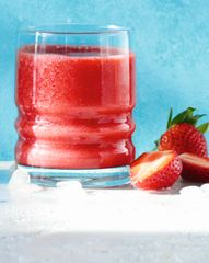 Коктейль с клубникой, малиной и сывороткой