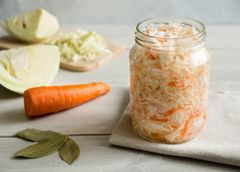 Квашеная капуста в банке
