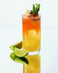 Коктейль Dark & Stormy