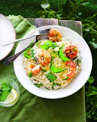 Летнее ризотто с горохом и креветками