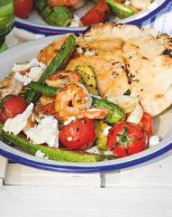 Лангустины с питой и кабачками