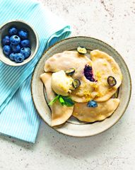 Лимонные вареники с&nbsp;черникой