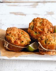 Маффины с брынзой, зеленью и оливками