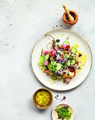 Мясной салат с&nbsp;языком и сыром
