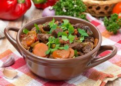 Мясо, тушенное с черносливом
