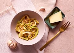 Паста из кабачков с сыром и чесноком