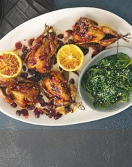 Перепелки с клюквенным соусом