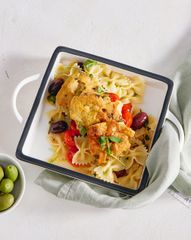 Рубленые рыбные котлеты с пастой под соусом путанеска