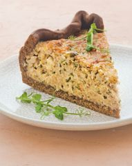 Ржаной пирог со свининой, полбой и грибами