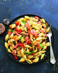 Ракушки с томатным кижучем