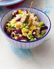 Салат из бурого риса, фасоли и кукурузы
