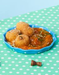 Сырные шарики фри со сладким тыквенным кетчупом