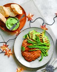 Стейк из индейки с анчоусным маслом