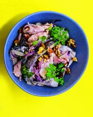Салат из&nbsp;жареных баклажанов с копченой курицей