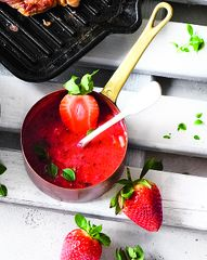 Соус из клубники с&nbsp;базиликом