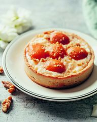 Тарт с заварным кремом и абрикосами