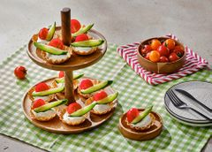 Тарталетки с черри, огурцом и фетой