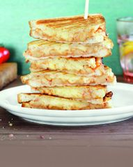 Теплые сэндвичи с&nbsp;фасолью и сыром