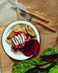 Винегрет с&nbsp;килькой и&nbsp;солеными груздями