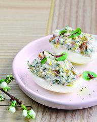 Яйца, фаршированные муссом из&nbsp;копченой форели