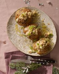 Запеченный картофель с муссом из печени трески