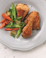 Запеченная курица с пряным сельдереем и морковкой