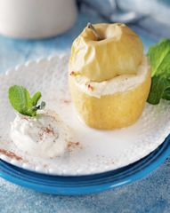 Запеченные яблоки и груши с творогом