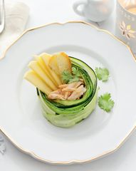 Зимний салат с курицей и манго