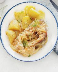Запеченный карп под сметанным соусом