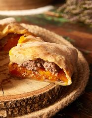 Пирог с говядиной и копчёным бататом