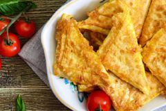 Конвертики из лаваша с творогом и сыром