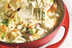 Цветная капуста, запеченная с сыром