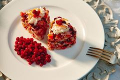 Винегрет с кислой капустой и моченой клюквой