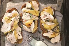 Горячие бутерброды с холодной курицей