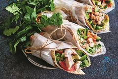 Домашняя шаурма с курицей и&nbsp;овощами