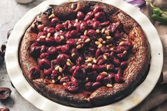 Клафути с черешней и кедровыми орехами