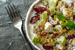 Салат с курицей и виноградом