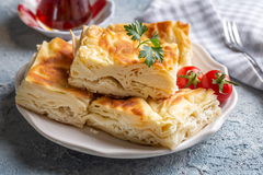 Ленивая ачма из лаваша с творогом и сыром