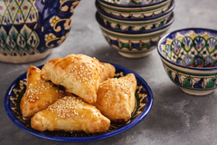 Самса из слоёного теста с курицей 