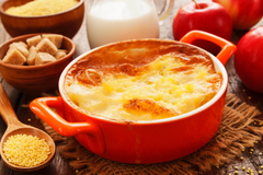 Творожная запеканка с пшеном, яблоками и курагой
