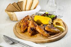 Куриные крылышки, запечённые в медовом соусе