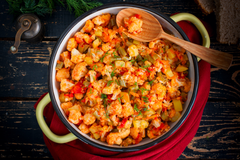 Тушёная цветная капуста с картофелем и овощами