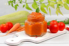 Кабачковая икра на зиму с томатной пастой, морковью и луком